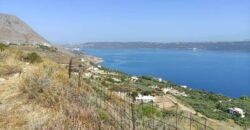 Πωλείται αγροτεμάχιο με ανεμπόδιστη θέα σε βουνό και θάλασσα.