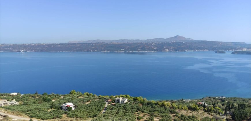 Πωλείται αγροτεμάχιο με ανεμπόδιστη θέα σε βουνό και θάλασσα.